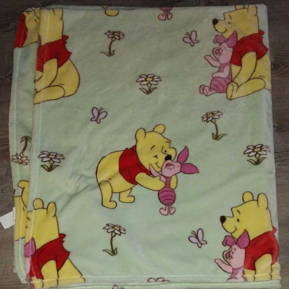 Disney Winnie the Pooh and Piglet Blanket - Cream and Red